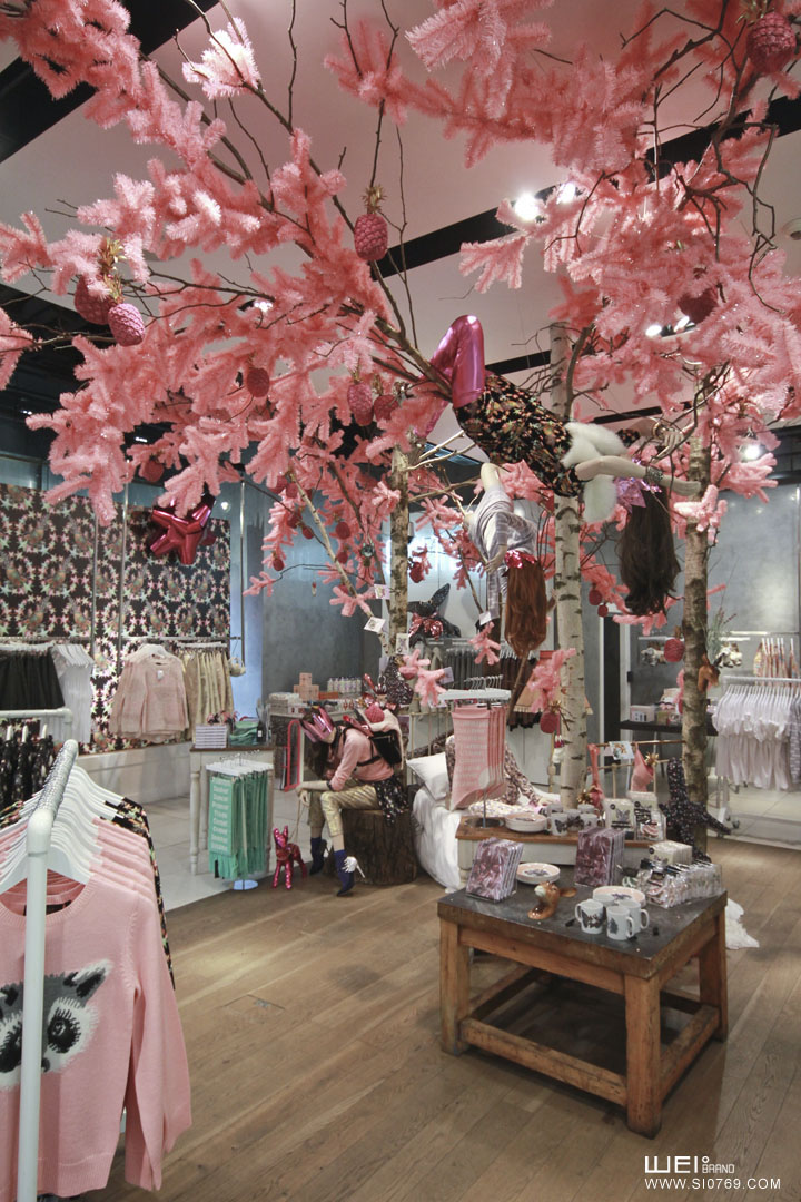 Topshop 圣诞橱窗设计